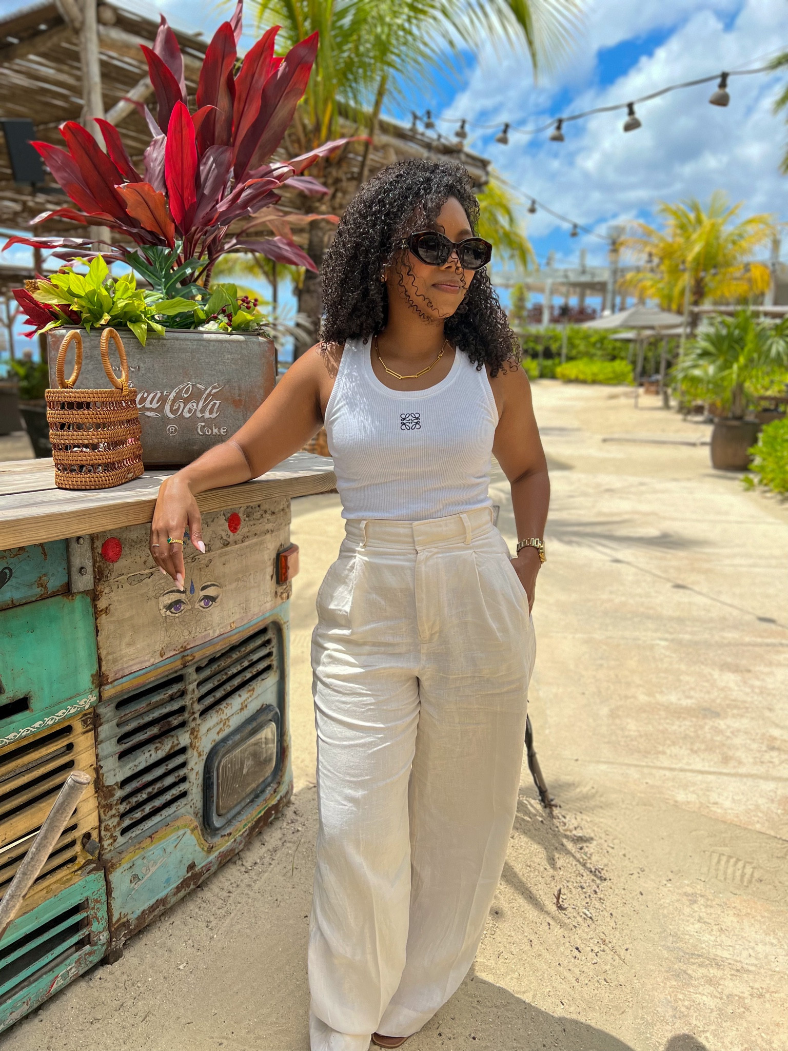 Beach Holiday outfit 🌞

outfit inspiration, summer outfit, capsule summer, Loewe tank top, Everlane linen trousers, Hermes Gold Oran Sandals, Reformation tank top,  H&M linen blend pants, Celine oval sunglasses, MyTheresa, Netherlands. 

#LTKSeasonal #LTKeurope #LTKstyletip