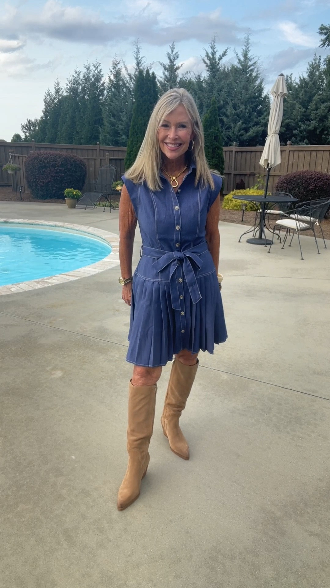 Prettiest denim dress and leopard print coat!!

#LTKdayinmylife #LTKgrwm