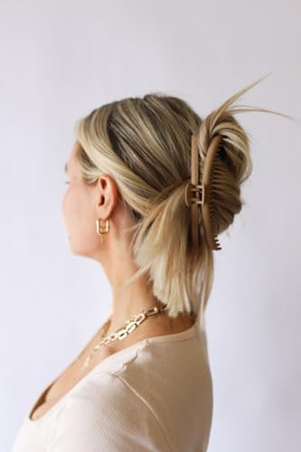 KAXI THE ORIGINAL Hold Everything Hair Claw - Perfect for Thick & Thin Hair Straight, Wavy & Curly | Strong Clip With 52 teeth & 15 Colors to Choose (Light Brown) | Amazon (US)