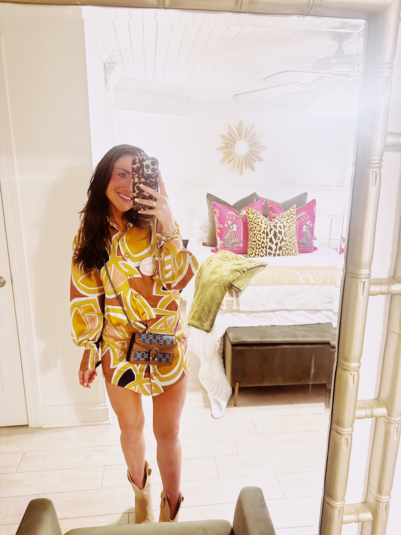 Such a flattering fun fall dress !!!! 