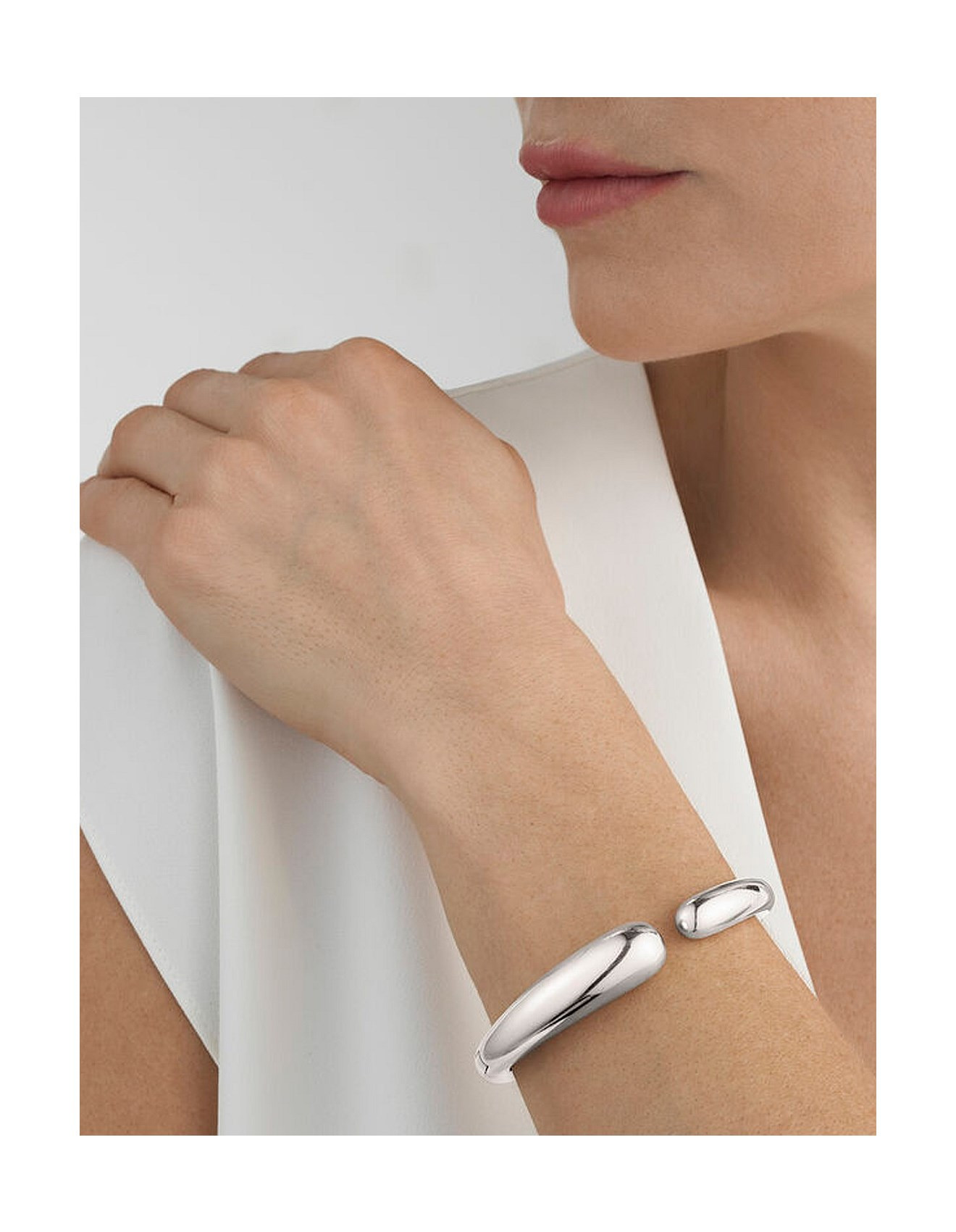 MERCY HINGED BANGLE S/M | David Jones (Australia & New Zealand)