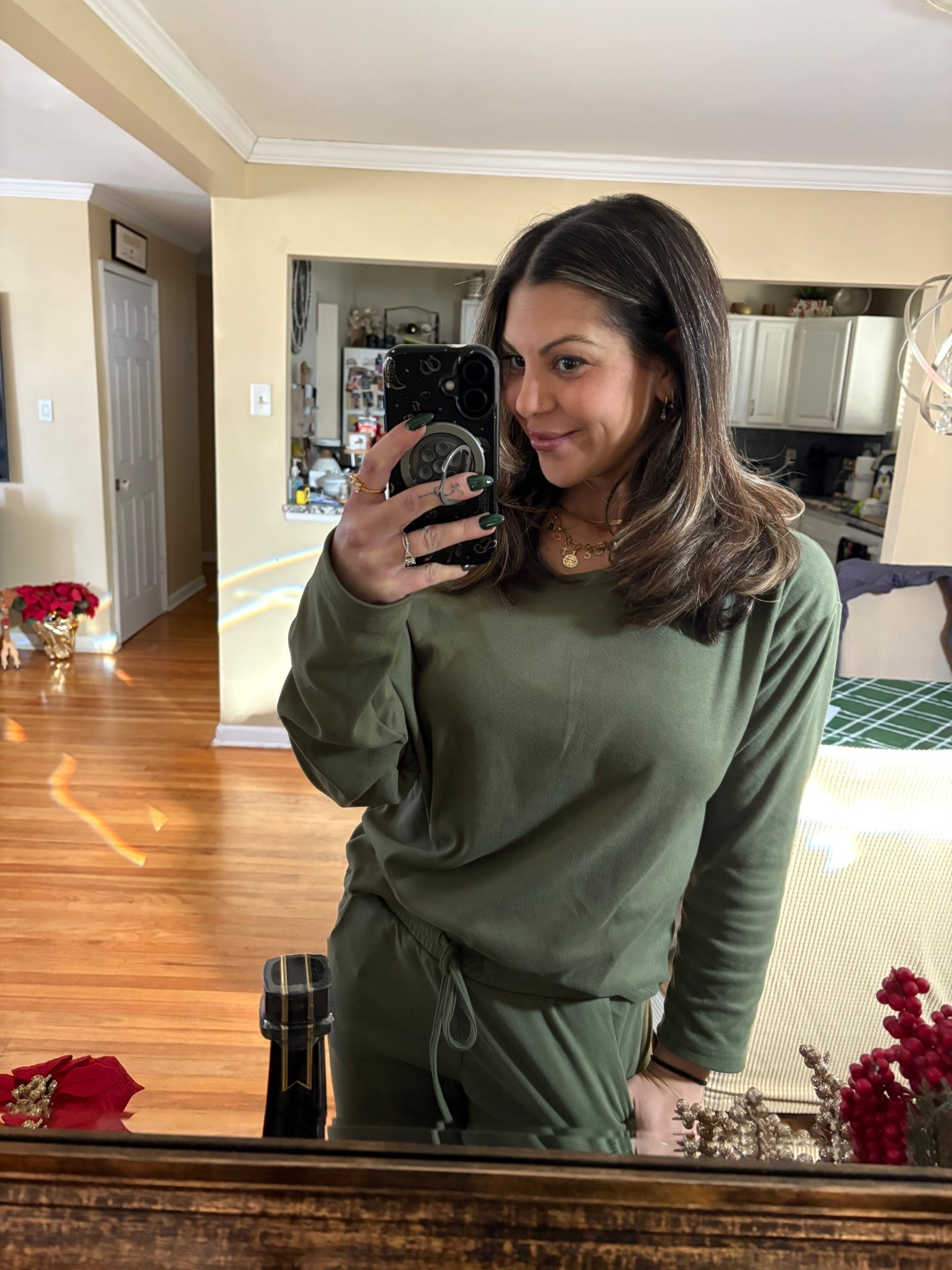 Winter lounge OOTD!! ❄️
Linked and fits TTS!! 


#LTKootd #LTKFindsUnder50 #LTKSeasonal