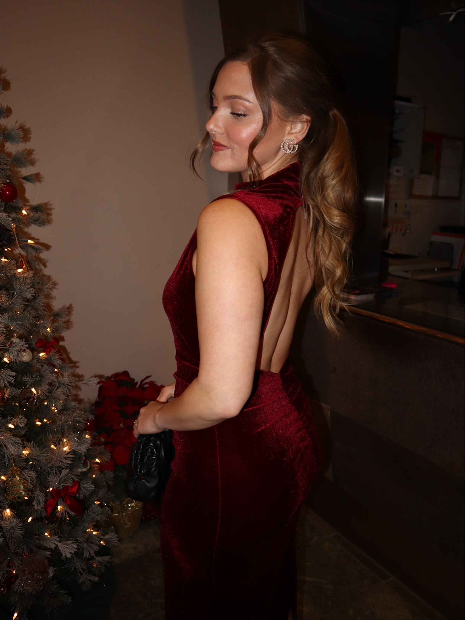 Open-back wine velvet dress ♥️ Date night, Holiday style, New Year's Eve, Christmas, Valentine's day

#LTKHoliday #LTKStyleTip #LTKSeasonal