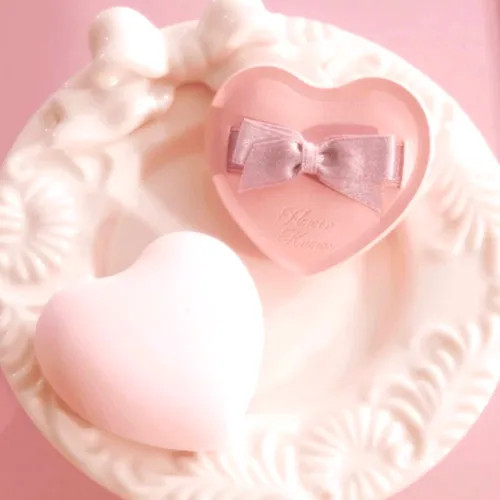 Flower Knows - Heart Shaped Marshmallow Powder Puff | YesStyle.com