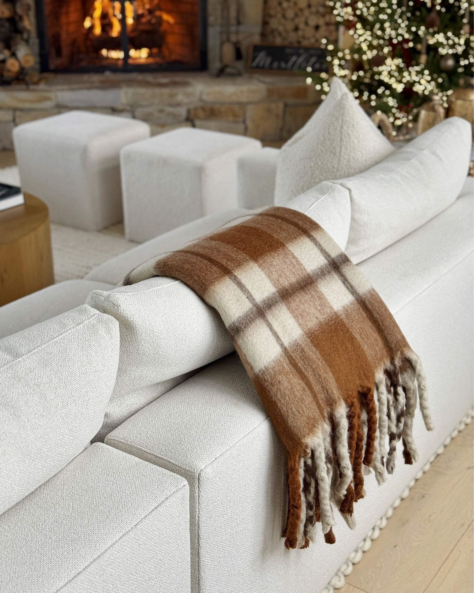 $49 wool plaid blanket 👏🏻

Home decor
Holiday 
Living Room 

#LTKFindsUnder50 #LTKHoliday #LTKHome
