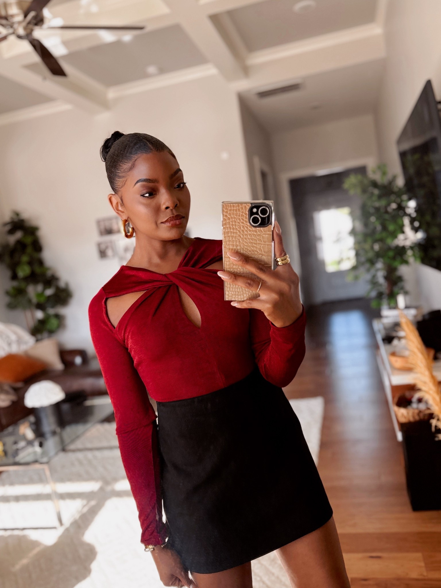 Fall outfits from Vici keep getting better and better. This burgundy cut out top is fabulous and perfect to wear so many ways. Use code JASMINEM30 to save. 

#LTKCon #LTKxMadewell #LTKSaleAlert