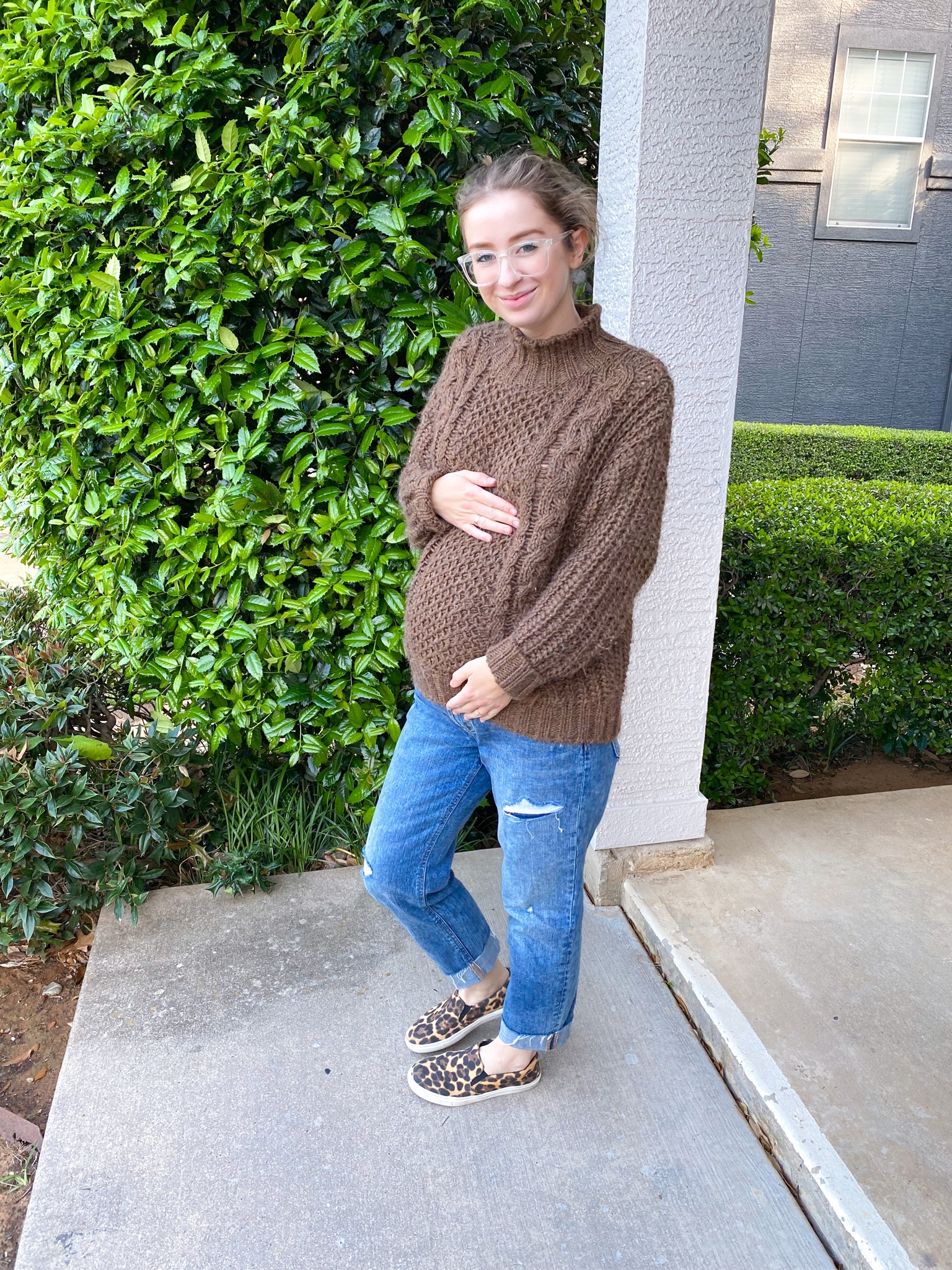 Spring maternity look I used hair tie trick for my pants

#LTKbump #LTKunder50 #LTKshoecrush