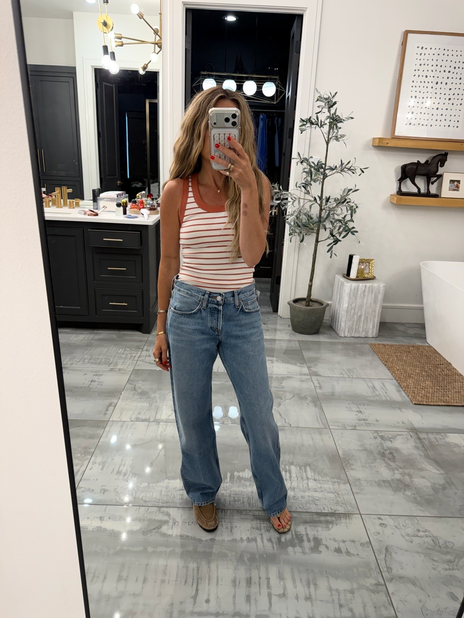 The best low rise jeans from Aritizia! 

Aritzia jeans, denim outfit, everyday style

#LTKootd #LTKOver40
