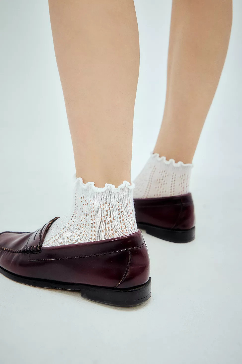 Out From Under Pointelle Lettuce-Edge Ankle Socks | Urban Outfitters (EU)