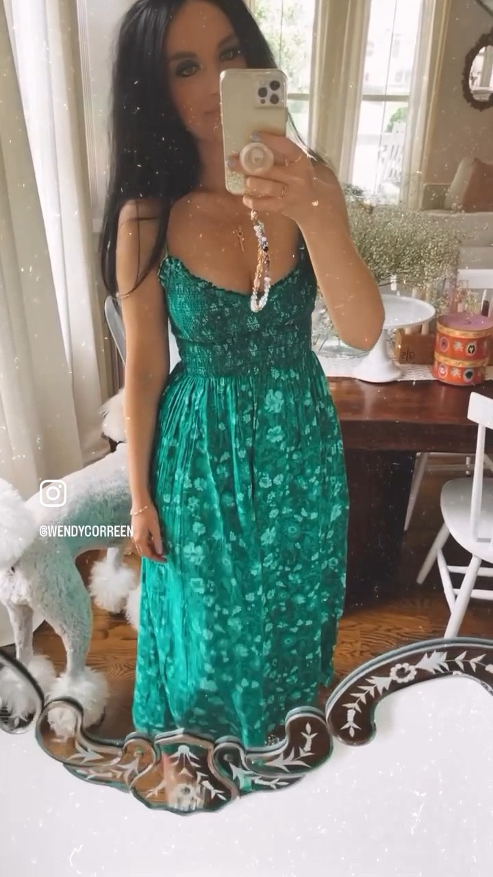 This pretty green dress with two different filters bc it’s such a fun color! The Hawaii filter made it pop. I layered it with the cardi from my previous reel. Linked in profile. 



#freepeople #freepeoplestyle #freepeopledress #ltk #ltkfashion #ltkunder50 #ootd #summermaxidress #summerdress #bohodress 