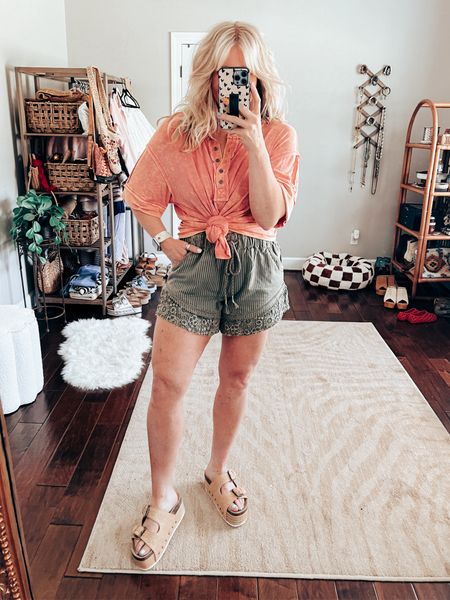 •My top is size M & @threebirdnest 
The link 👉🏼 https://collabs.shop/wgdtzo
•Shorts size down and I should’ve done a medium. So stay TTS. 
•Sandals TTS 
Summer outfit, Steve Madden sandals, platform sandals 

#LTKShoeCrush #LTKOver40 #LTKStyleTip