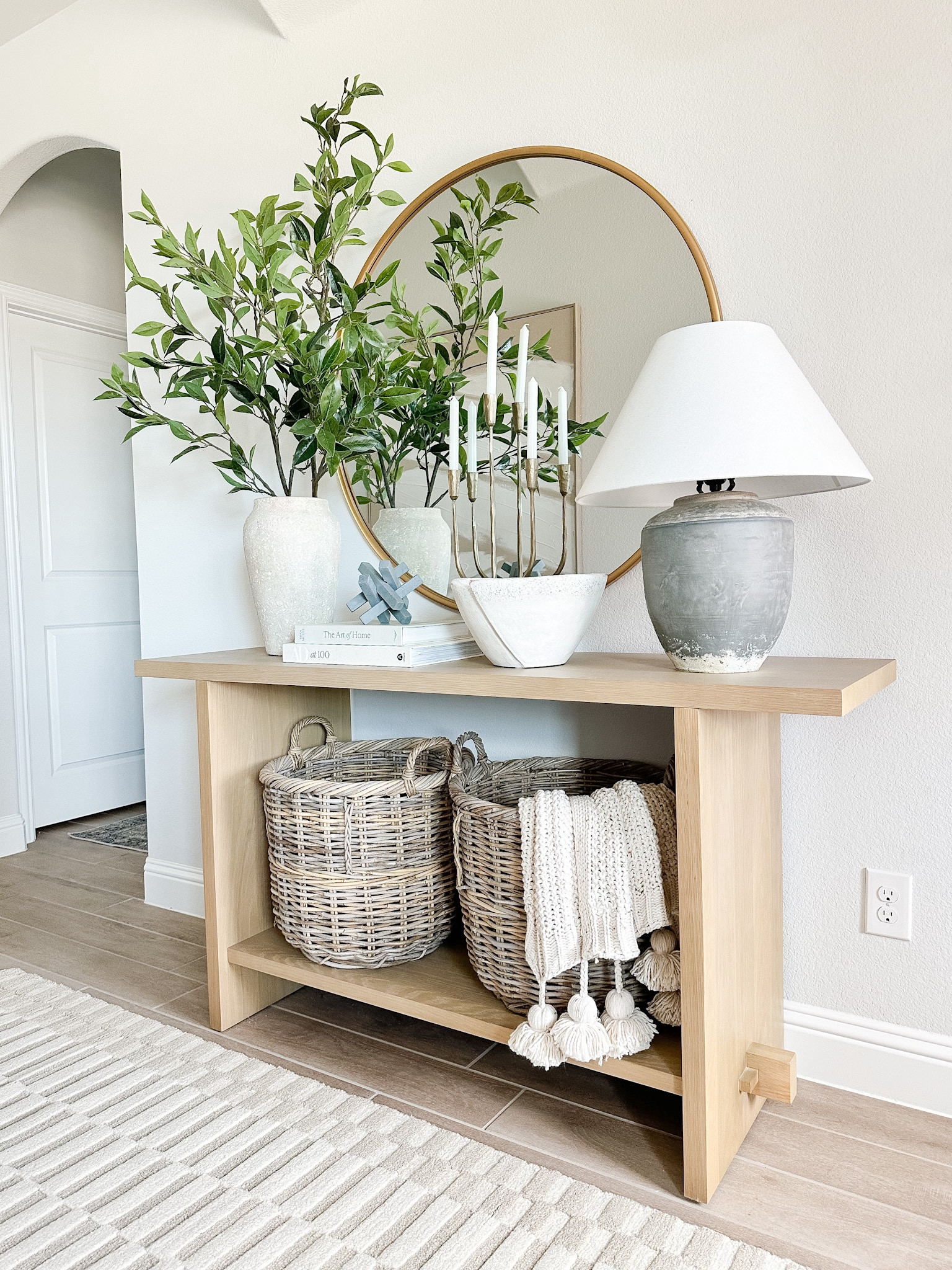 ✨Spring entryway decor✨



Baskets
Storage
Console
Entryway table
Sideboard
Table decor
Faux stems
Greenery 
Florals
Rugs
Runner
Studio McGee 

#LTKhome