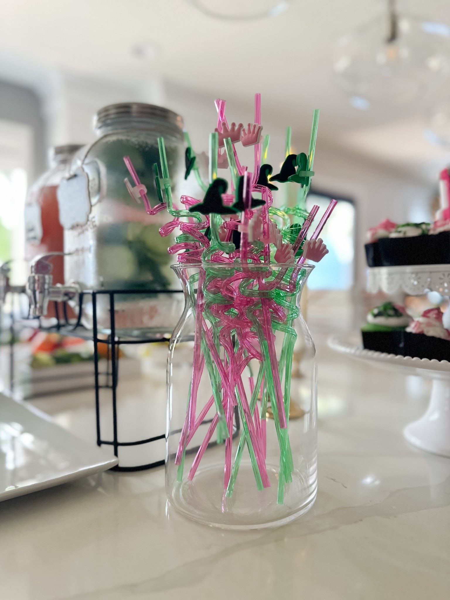 Wicked themed birthday party ideas 🧙🏻‍♀️👑

Wicked straws
Witch hat straws
Crown straws
Amazon finds

#LTKKids #LTKmomlife