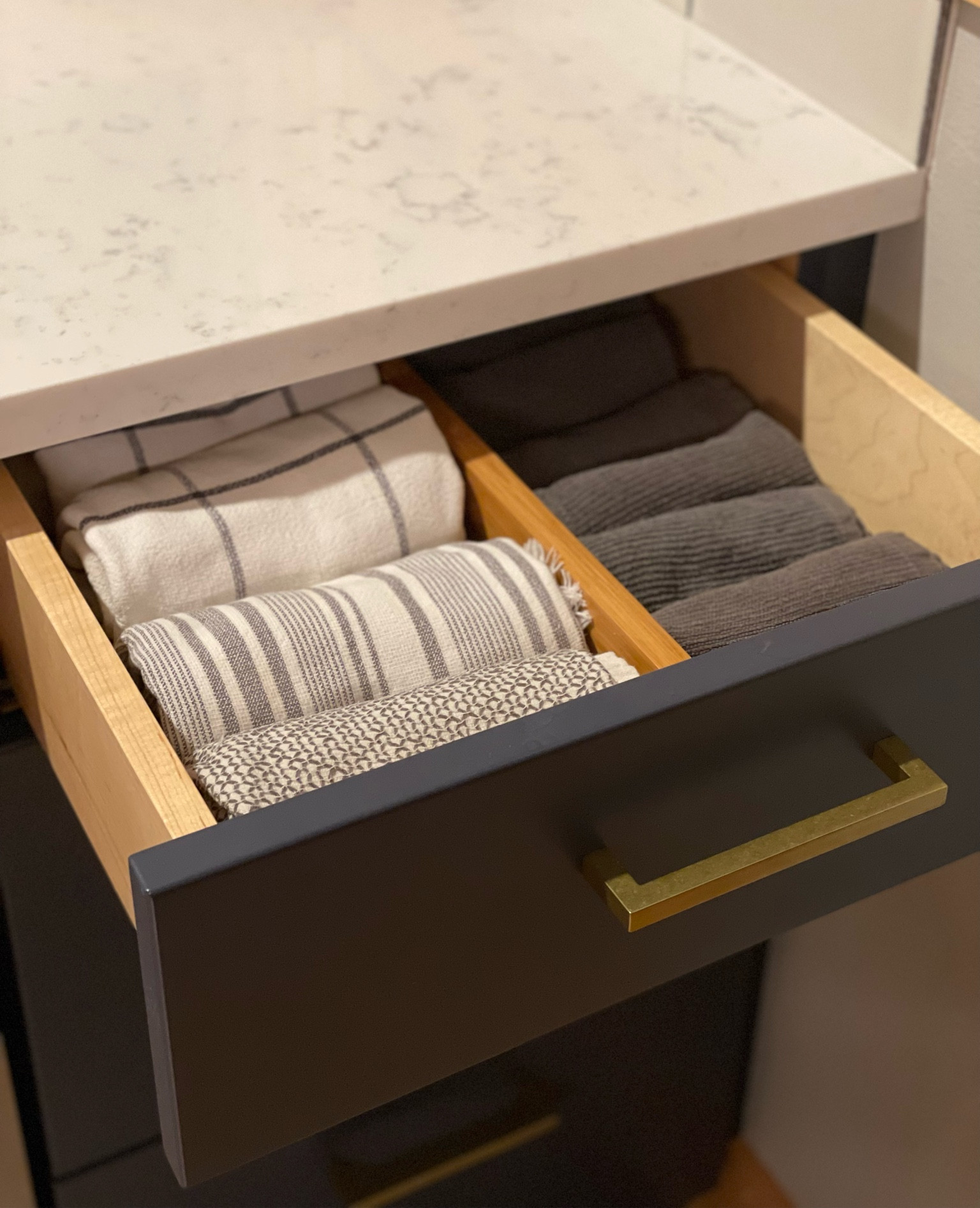Organization essential.

Perfect solution to keep everything in order and make your home look tidy. Multipurpose drawer dividers. You can use these dividers to organize drawers in your kitchen, bathroom, bedroom, dresser, and even in your office or salon. 

*make sure to measure the drawers you plan to organize first.