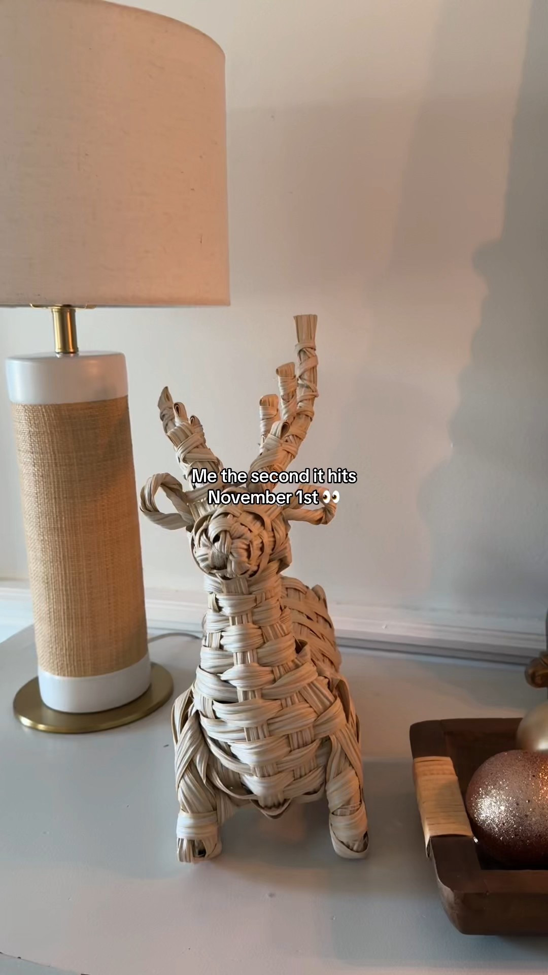 This is from last year lol but TRUST I'm already onto this year's holiday decorating and I'm living for it 🙌🏻