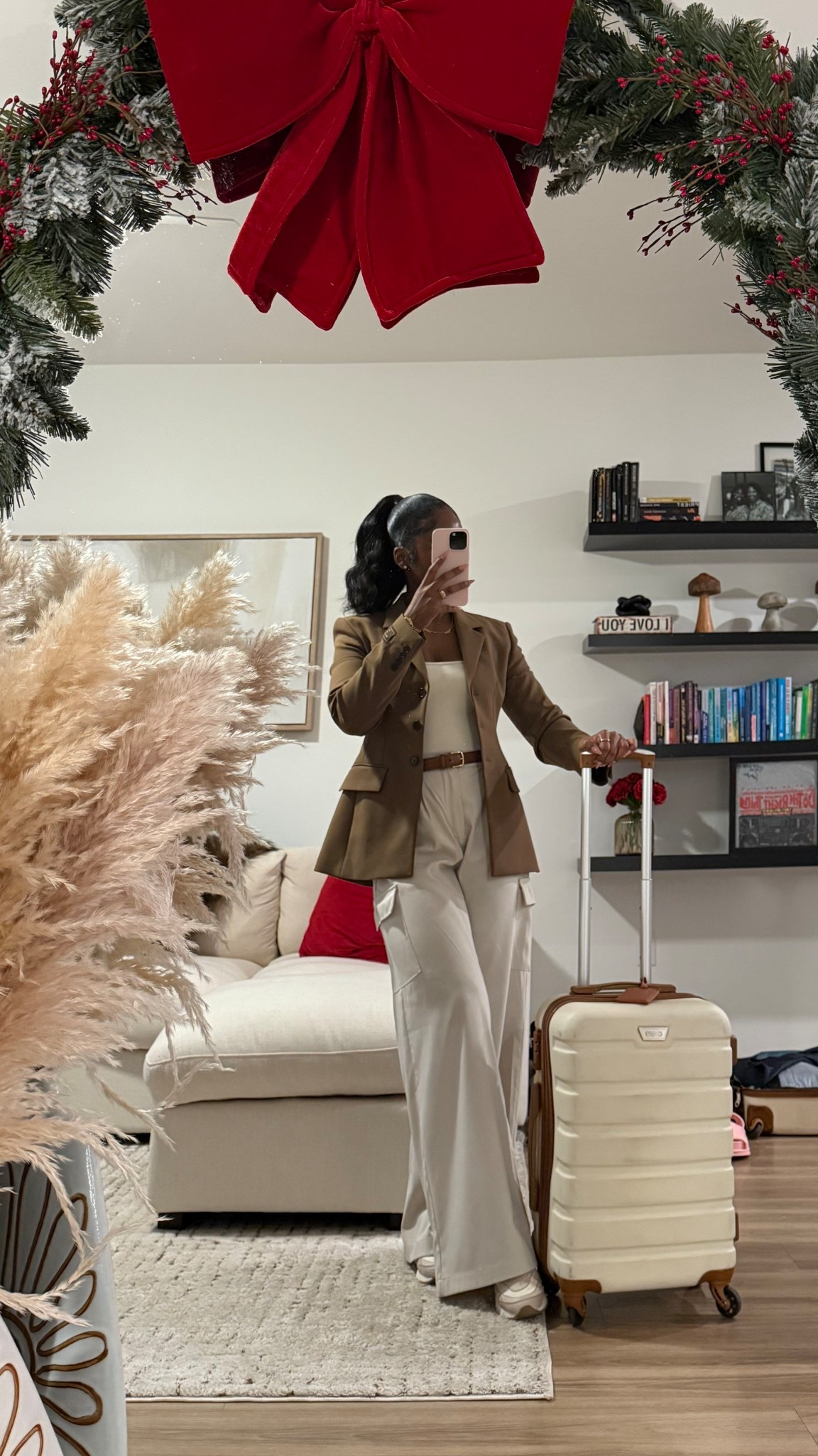 Travel OOTD✨

Blazer: Small
Bodysuit: Small
Pants: Small 
