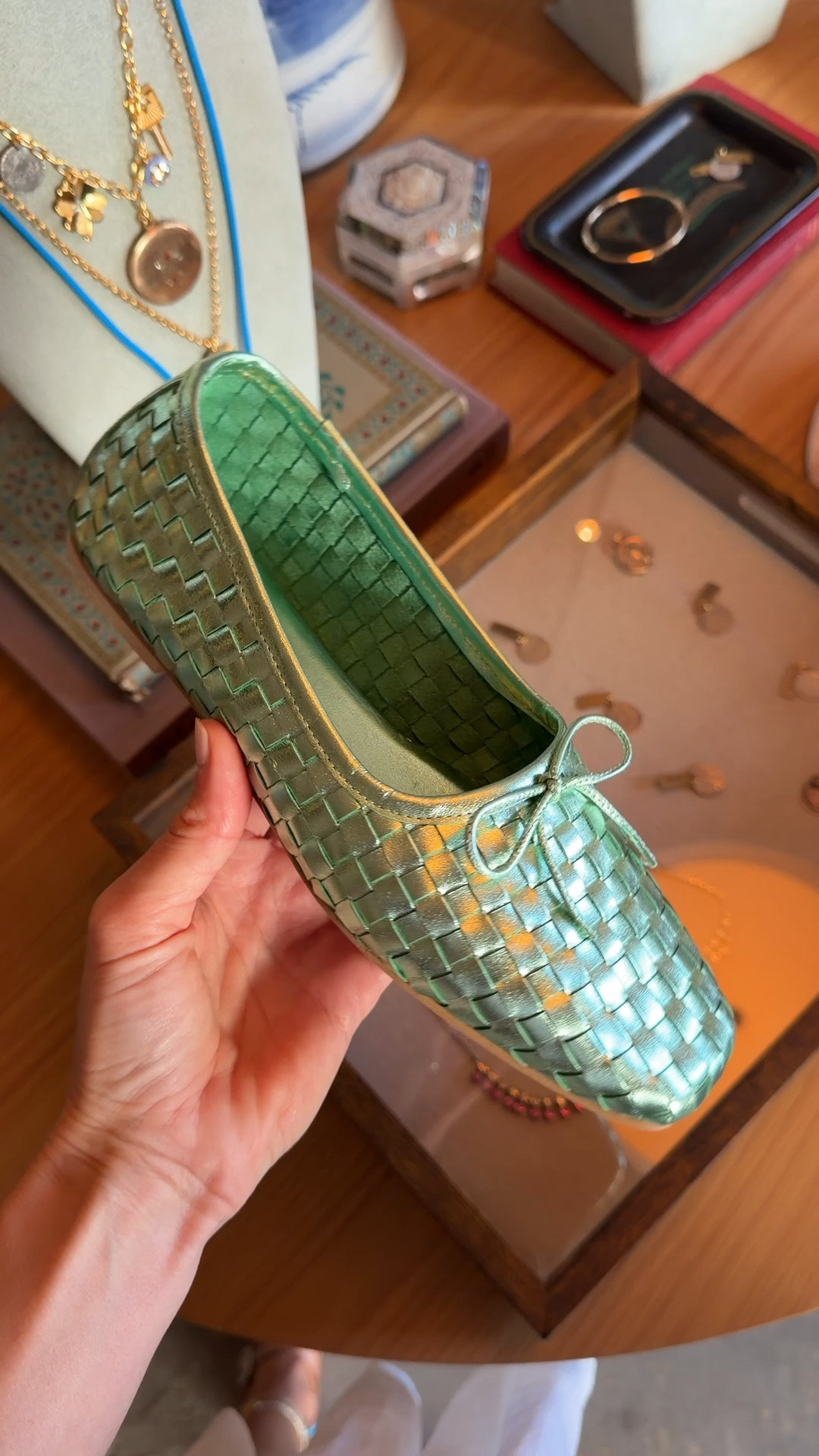 Such a fun shoe to add to summer outfits! This brand makes some of the most comfortable footwear !!

Use code ASHLEYG10 for 10% off Freda salvador pieces!