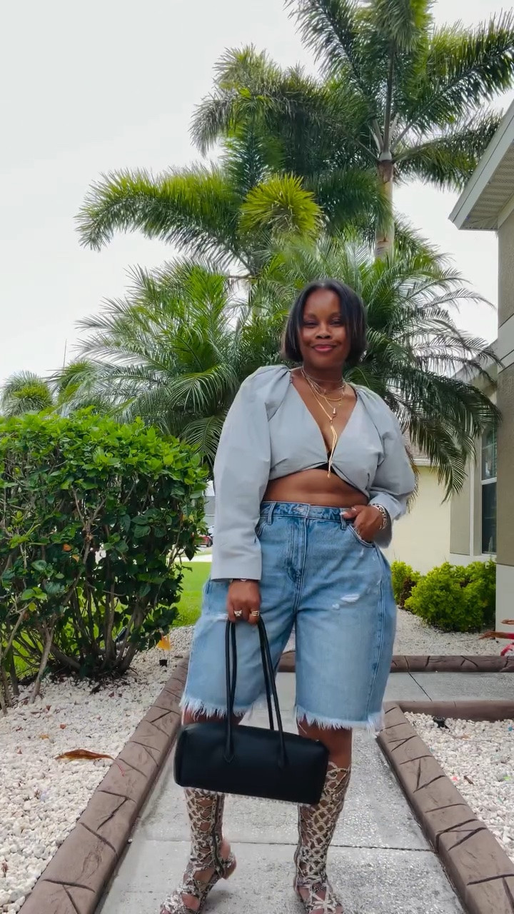 Still serving vacay lewks! Let me tell you something, these @bykahlana denim shorts are so good! Love the style, fit and length! ✨Let me know what y’all think! 

Top @paris__georgia 
Gladiator @stuartweitzman 
Purse @alexanderwangny 
•
•
Vacay style, denim style, style over forty, summer style