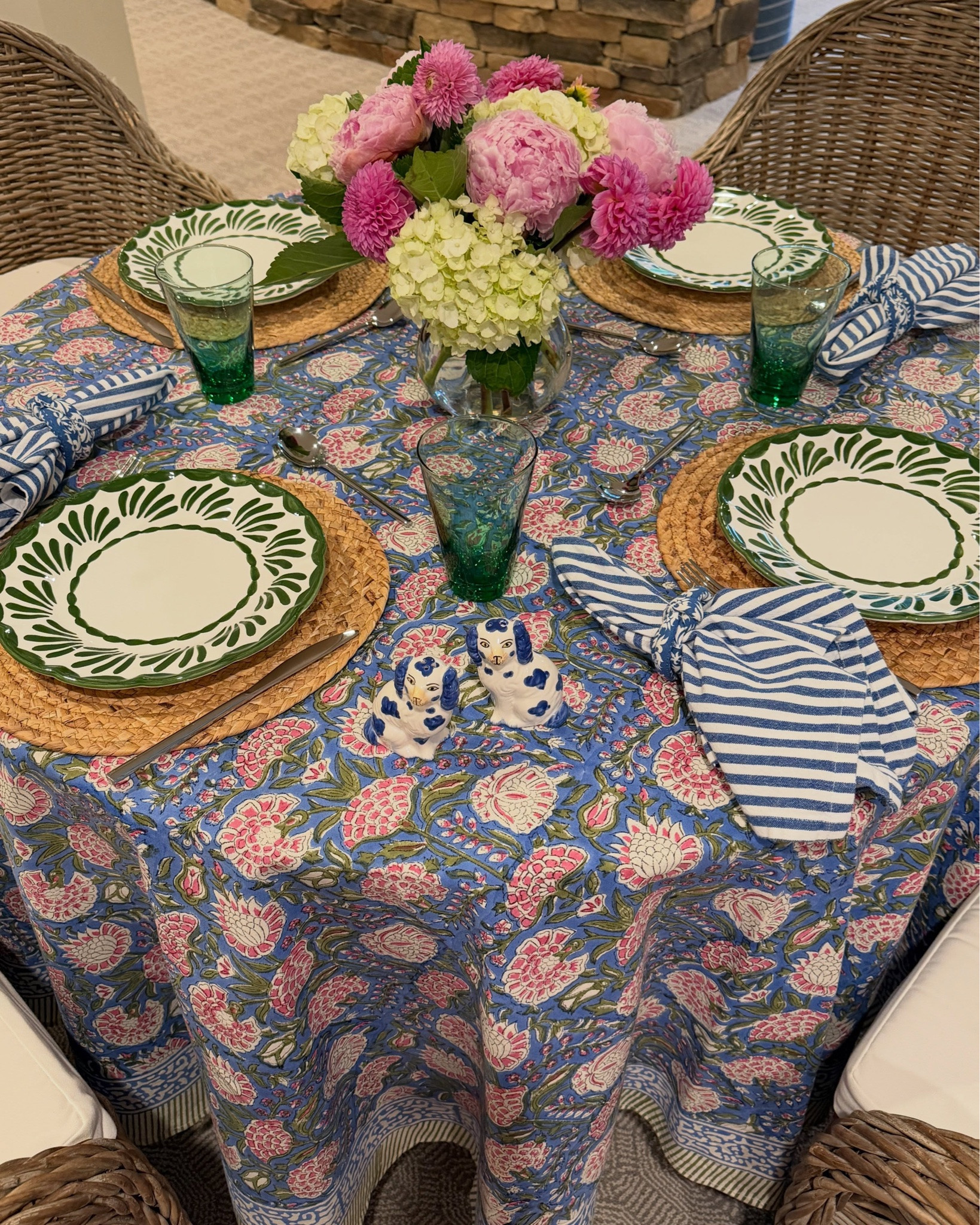 I had so much fun creating this bright and happy summer table!  I started with a beautiful tablecloth, added some of my new favorite plates from @VIETRI and finished with a simple, three flower arrangement of hydrangeas, dahlias, and peonies.  I love it so much. I think it’s staying put for a while💕

Let me know, do you like to pull out tablecloths and napkins for everyday use, or do you save them for special occasions?