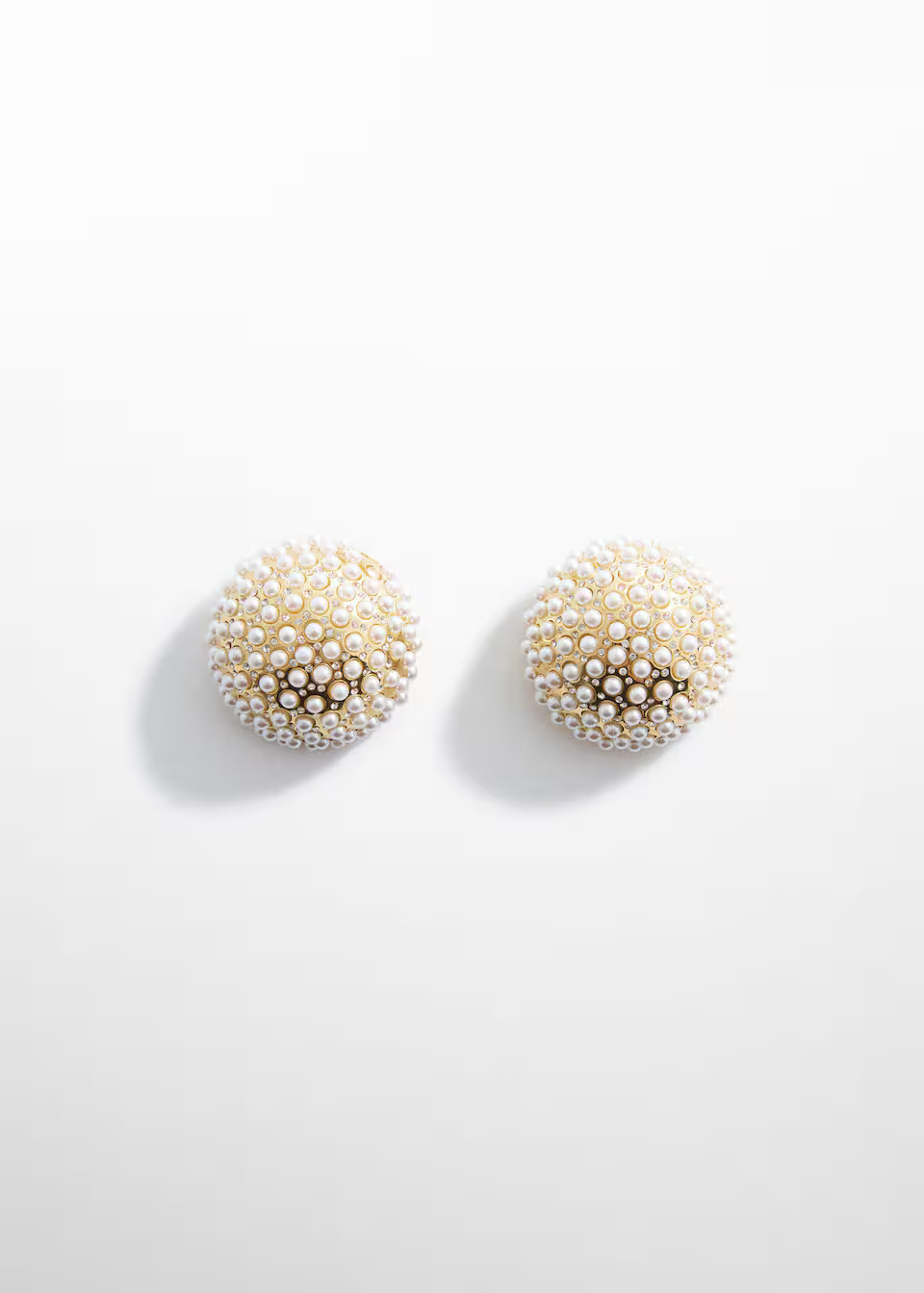 Pearl inlaid button earring -  Women | Mango USA | MANGO (US)