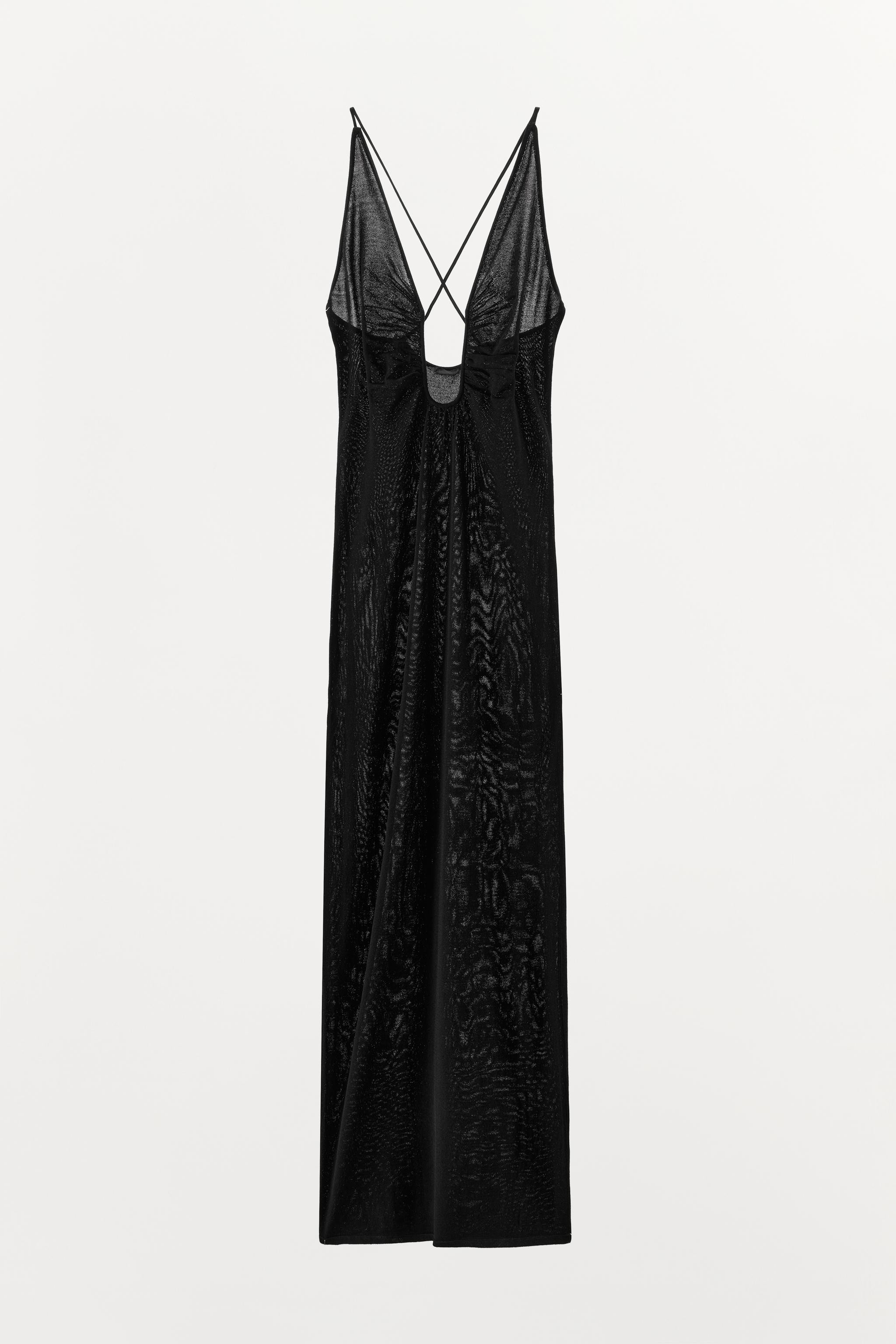 Model height: 173 cmKnit dress made from a viscose blend yarn. V-neck with an opening and interna... | Zara UK