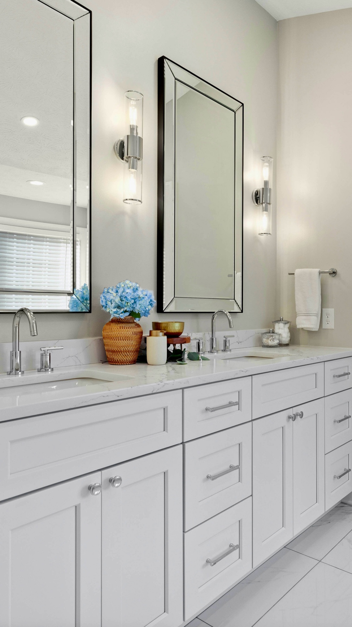 Traditional, timeless, and bright! 

#LTKHome #LTKStyleTip