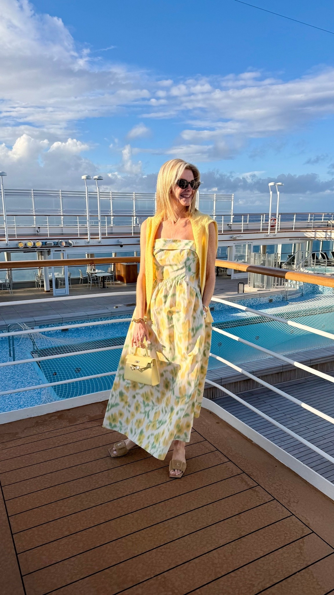 A favorite floral dress for spring and summer! Size S/4