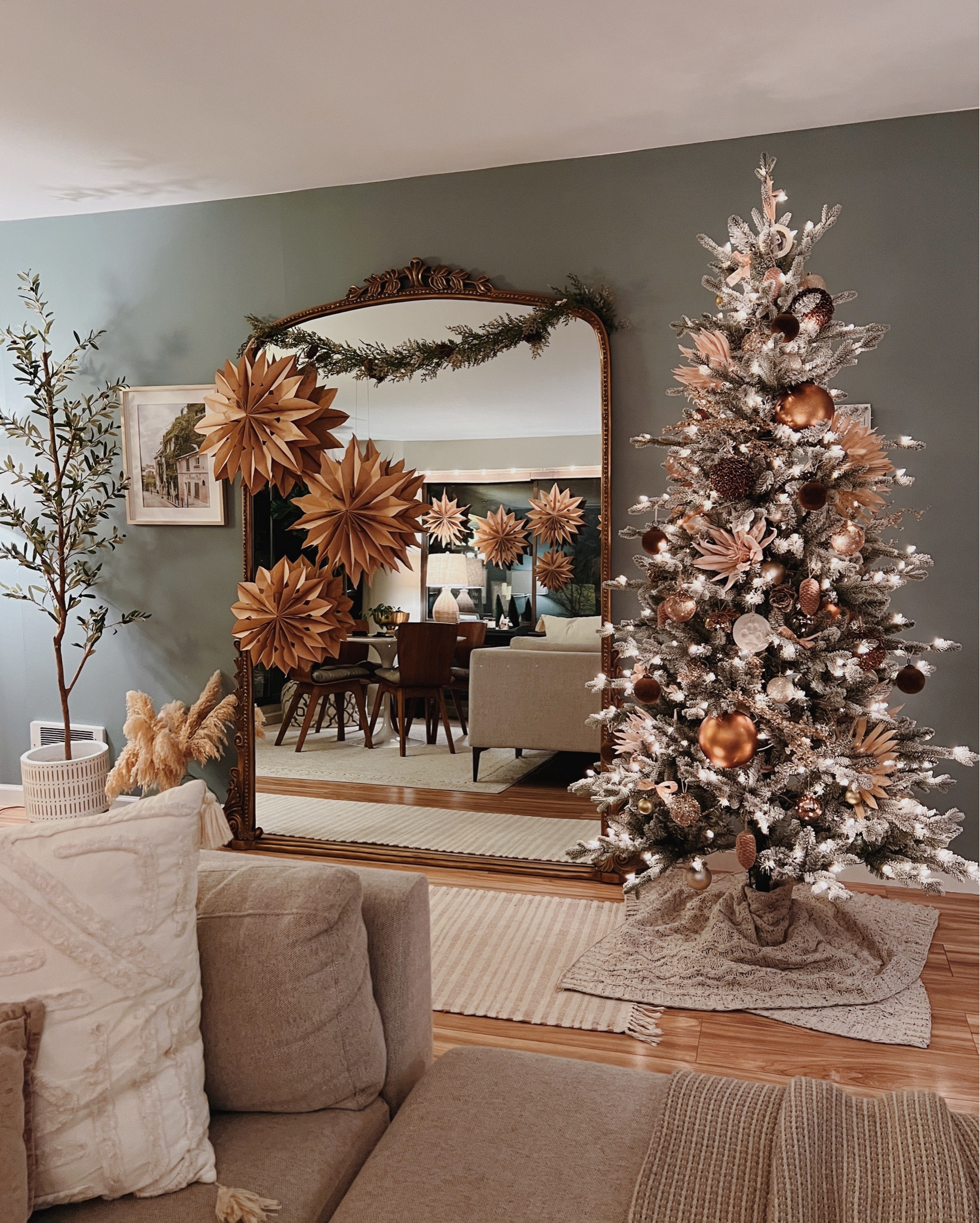 It’s that time of year! #christmas  #christmastreedecor #christmastree #holidays #holidaydecor #treedecor #brookandlou #ornaments #treepicks #tree 

#LTKSeasonal #LTKhome #LTKHoliday