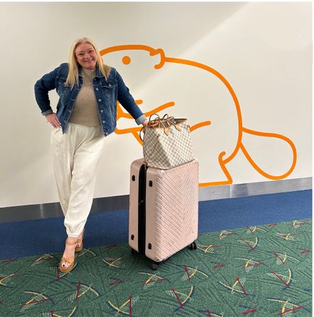 Travel Outfit // Comfy Casual is on the agenda for the plane ride ✈️

This knit 2-piece is comfortable but yet stylish. I added my favorite denim jacket to the chilly air-conditioned plane + cooler weather in Oregon, but can easily remove it for when I arrive! Where do y'all think I'm headed? 

#LTKstyletip #LTKtravel #LTKSeasonal