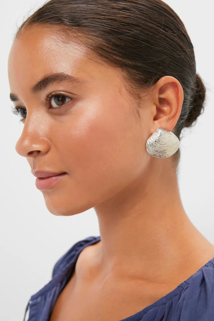 Antique Silver Clam Shell Earrings | Tuckernuck (US)