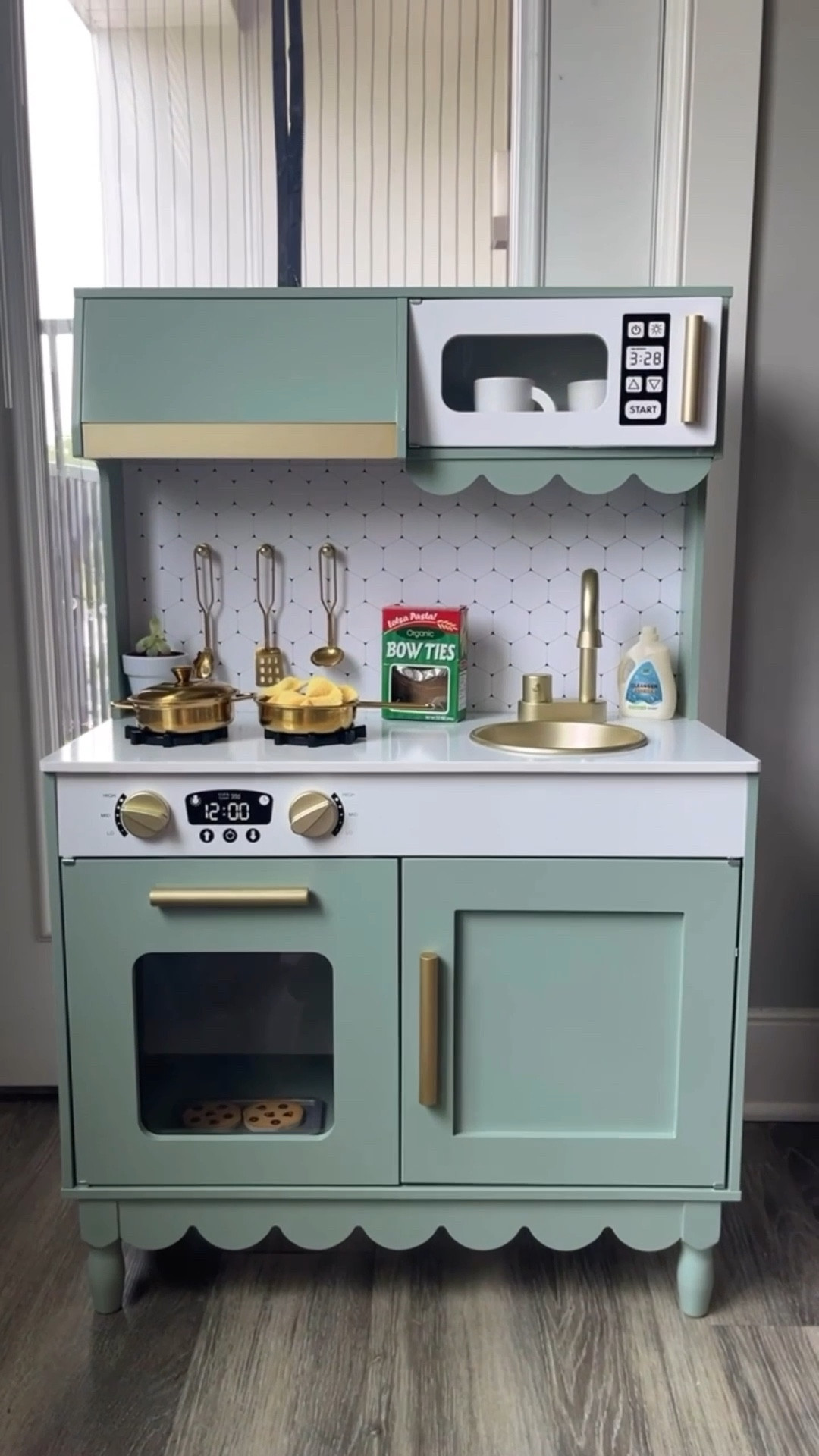 Toddler toys | toddler birthday gifts | toddler gift ideas | play kitchen | toddler activities | pretend kitchen | toddler dress up | 