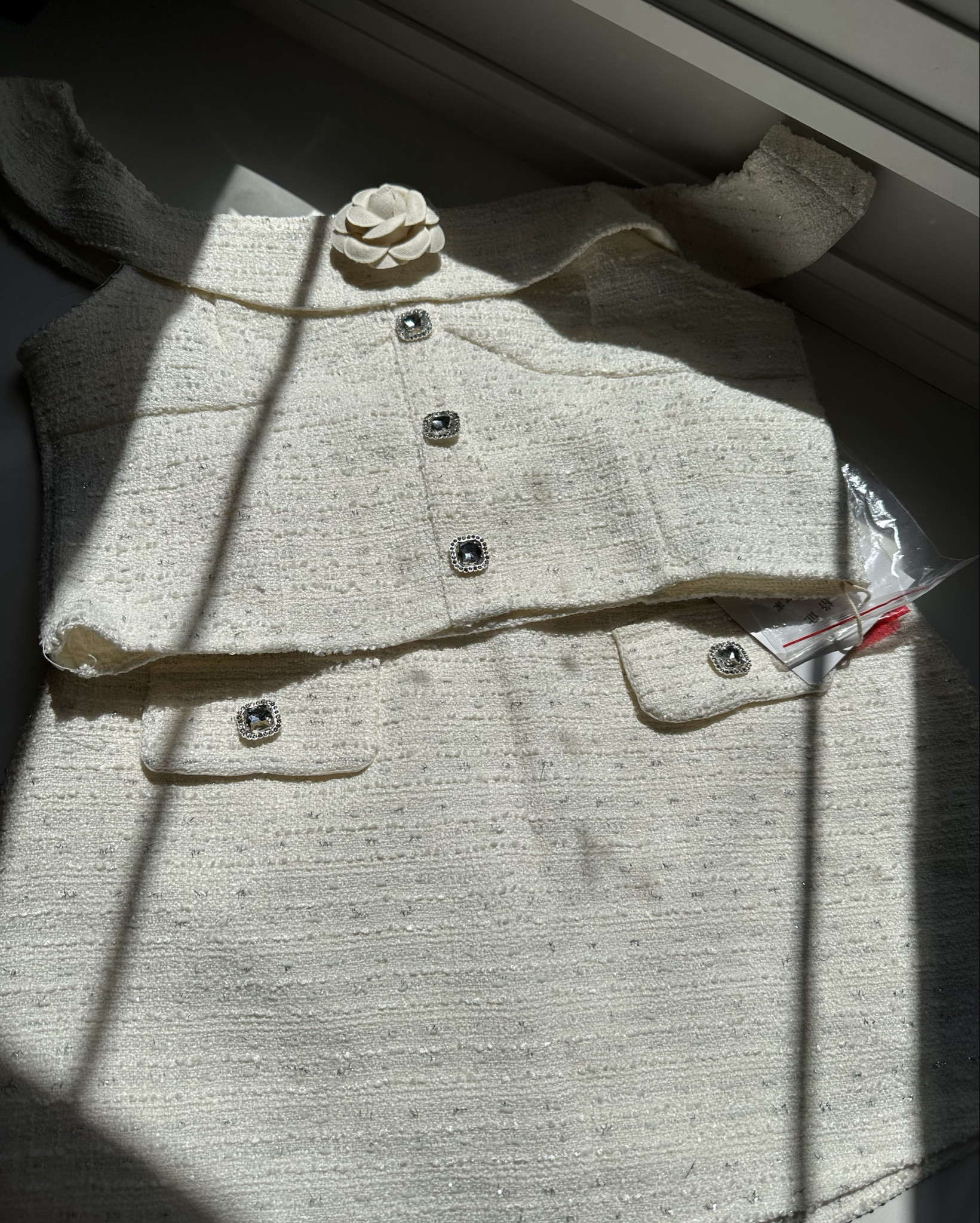 Beautiful tweed set. This doesn’t have tags or any CC logo, but I’m assuming it’s Chanel based off the flower on the top. 

I am a size 4, 32B and ordered Medium, the skirt fits perfectly (has built in shorts) and the top is a bit big so I’ll have to have it taken in. 

#LTKsummer #LTKpartywear #LTKspring