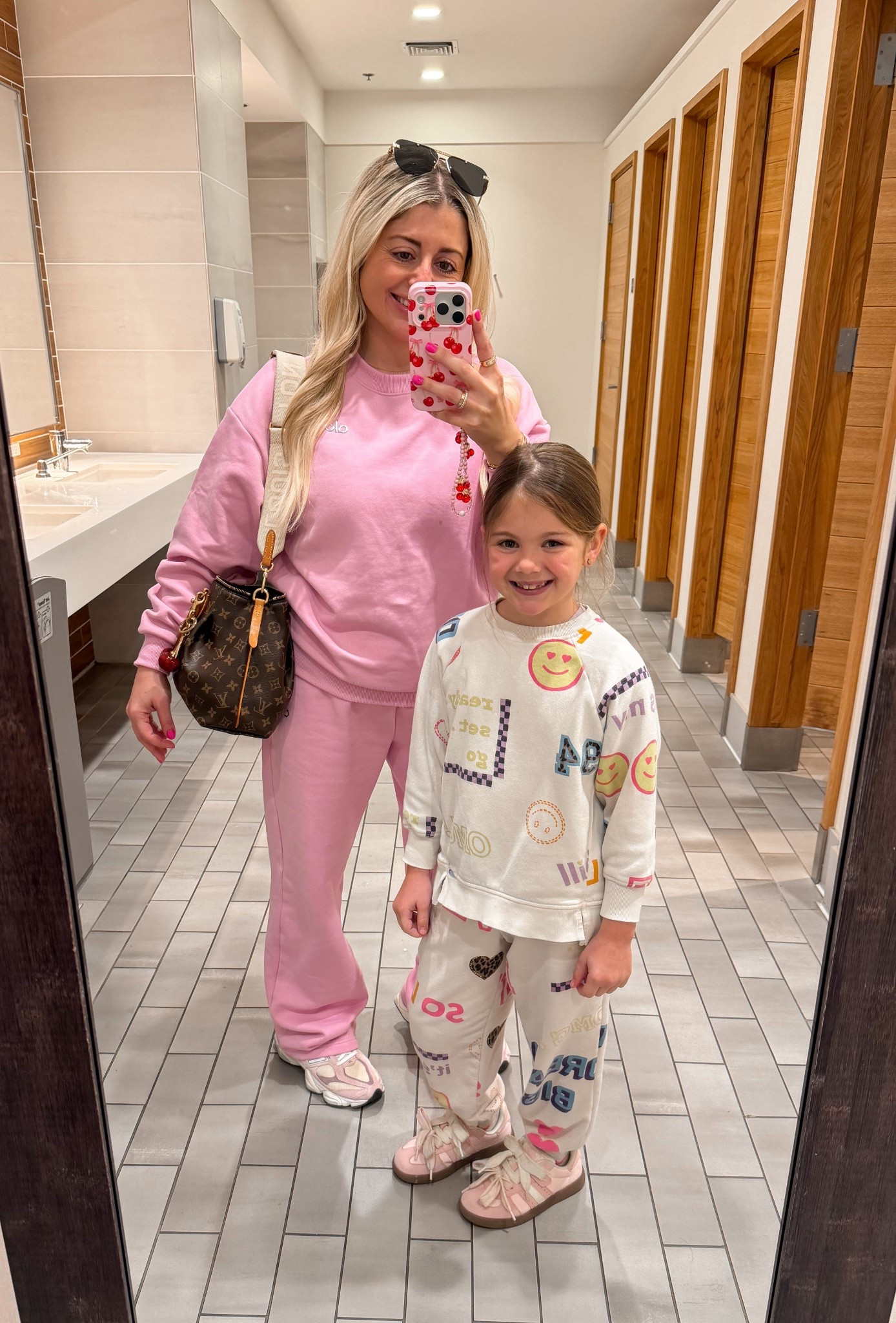 OOTD 
Alo set small
New balance sneakers tts

#LTKootd