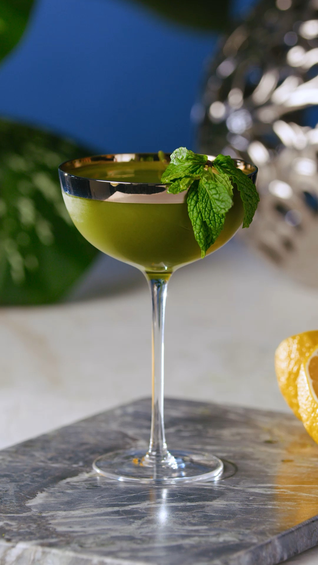 MATCHA MARTINI ➛⁠COCKTAIL 𝗜𝗡𝗚𝗥𝗘𝗗𝗜𝗘𝗡𝗧𝗦⁠
1.5 Tsp Matcha Powder⁠
2 TBS Hot Water⁠
1 oz. Gin⁠
1 oz. Lemon Juice⁠
1 Tsp Honey⁠
Mint - Garnish⁠
⁠
⁠⁠⁠𝗠𝗘𝗧𝗛𝗢𝗗⁠
1. Prepare your matcha by sifting into a small bowl, adding hot water and whisking until frothy.⁠
2. In a shaker, combine your matcha with all the remaining ingredients with ice. Shake until chilled.⁠
3. Strain the mixture into a martini glass and garnished with mint.⁠
⁠
⁠➛⁠MOCKTAIL 𝗜𝗡𝗚𝗥𝗘𝗗𝗜𝗘𝗡𝗧𝗦⁠
1.5 Tsp Matcha Powder⁠
2 TBS Hot Water⁠
1 oz. Lemon Juice⁠
1 Tsp Honey⁠
Mint - Garnish⁠
⁠
⁠⁠⁠𝗠𝗘𝗧𝗛𝗢𝗗⁠
1. Prepare your matcha by sifting into a small bowl, adding hot water and whisking until frothy.⁠
2. In a shaker, combine your matcha with all the remaining ingredients with ice. Shake until chilled.⁠
3. Strain the mixture into a martini glass and garnished with mint.⁠