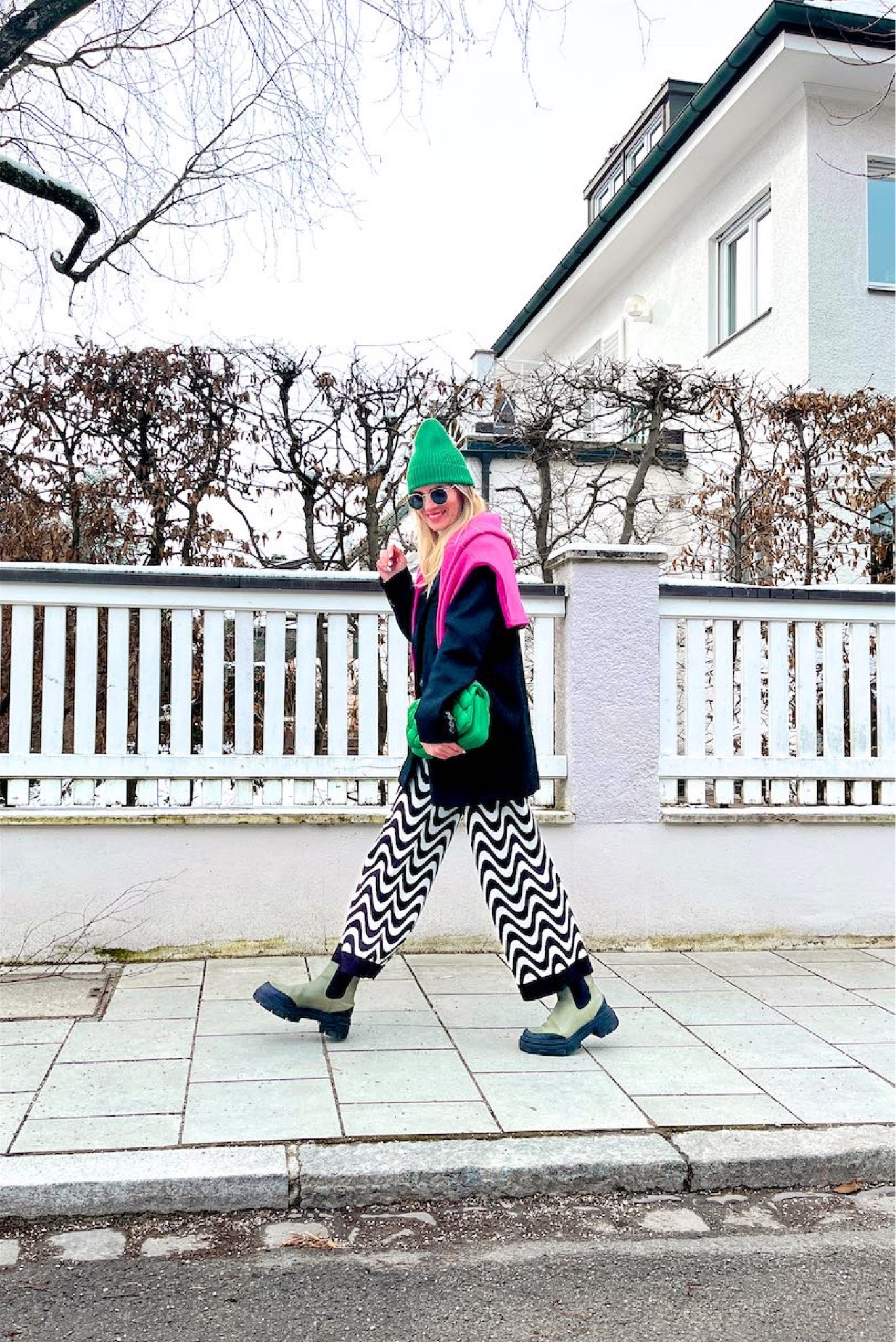 Green Pink. Fashion Blogger Girl by Style Blog Heartfelt Hunt. Girl with blond hair wearing a green beanie, Ray-Ban sunglasses, black oversized blazer, pink sweater, green braided JW Pei bag, zig zag pants and green chunky boots.
#colorfuloutfit #colorfulstyle #colorfulfashion #colorfullooks #fashionfun #cutespringoutfit #springfashion2023 #springlookbook #fitcheck #dailylooks #dailylookbook #contentcreator #microinfluencer #discoverunder20k 