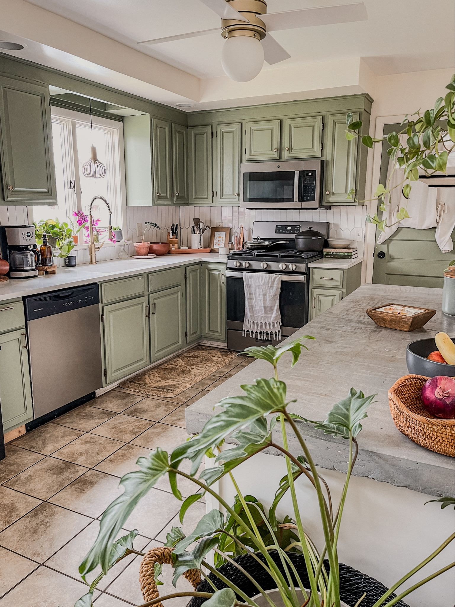 Love our kitchen 



#LTKhome #LTKfindsunder100 #LTKstyletip