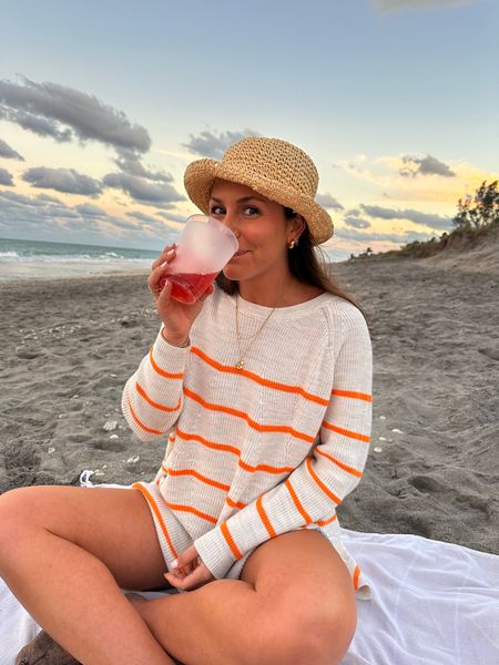 the perfect beach sweater & bucket hat🧡