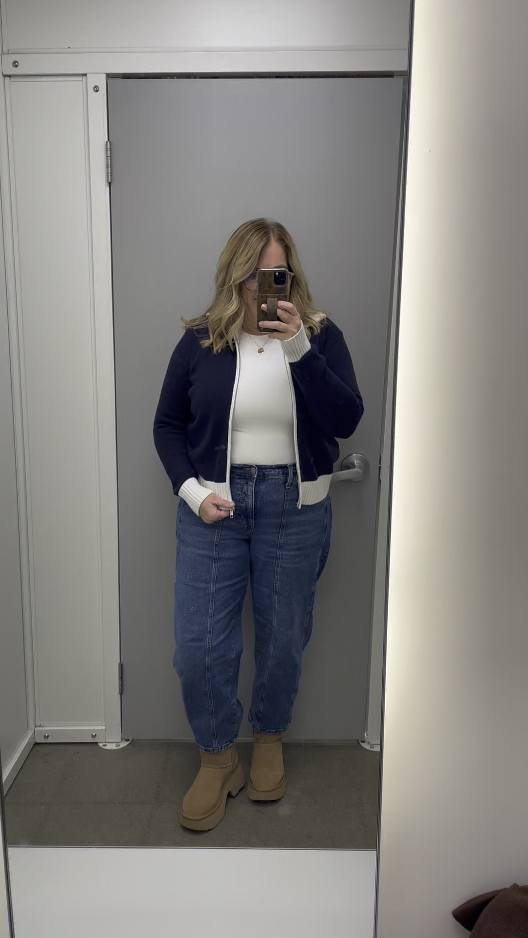 Navy with white trim cardigan🤍
Zip cardigan 
Cropped

#LTKMidsize #LTKWorkwear #LTKOver40