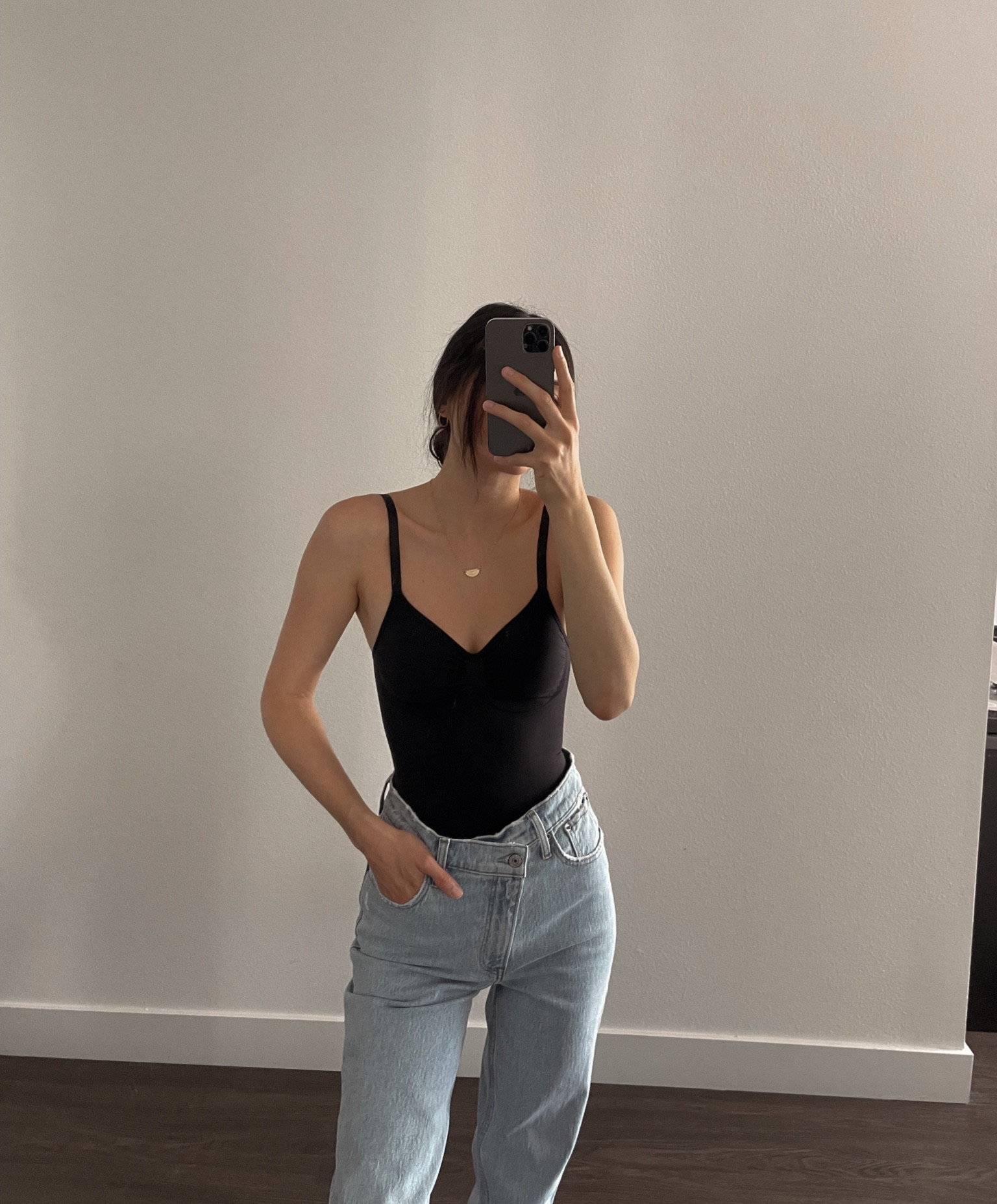 Skims bodysuit (small)
Abercrombie 90s denim (24r)
#skims #bodysuit #abercrombie #denim 

#LTKSeasonal #LTKunder100 #LTKstyletip