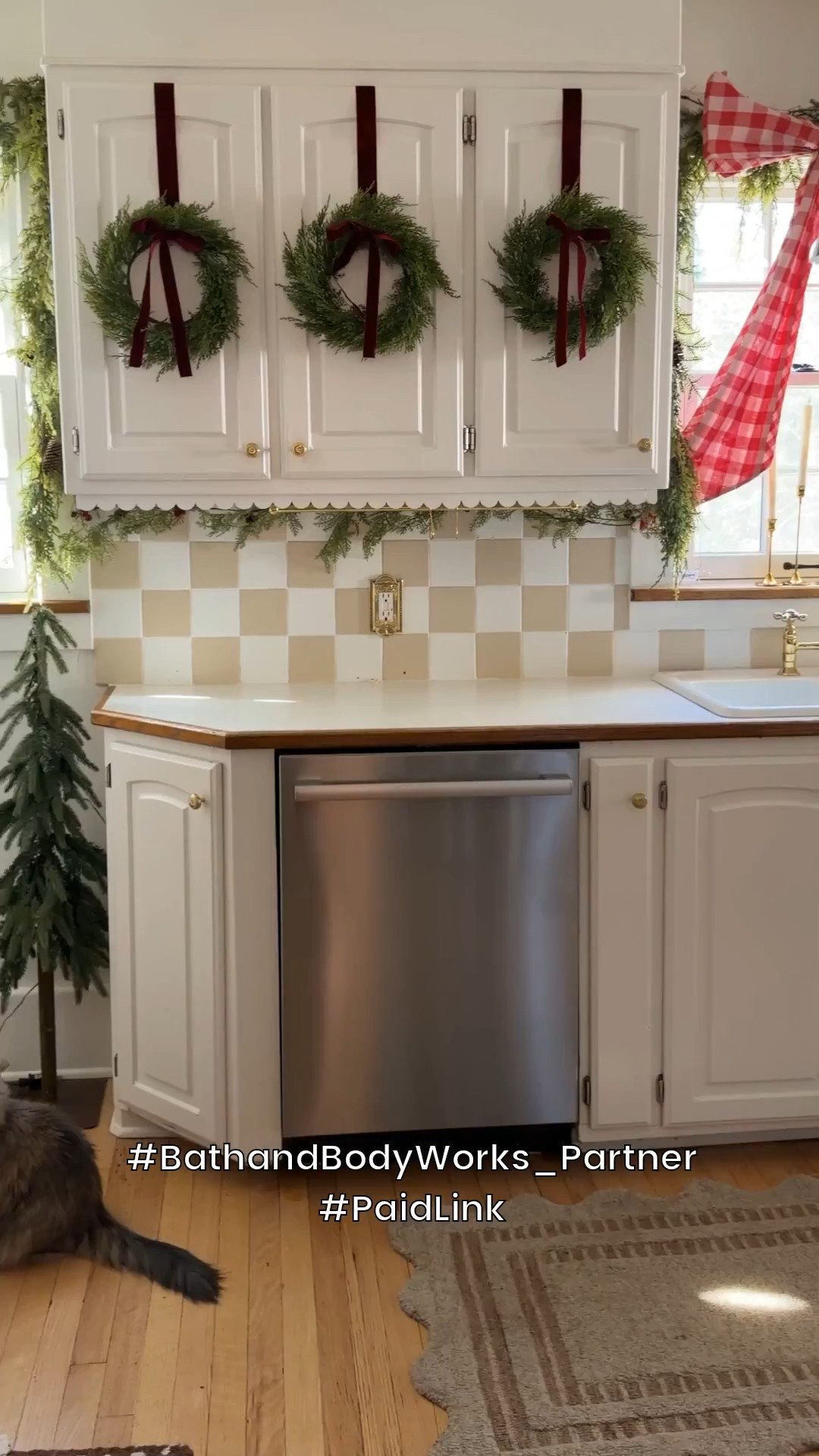 #PaidLink #BathandBodyWorks_partner @bathandbodyworks #bathandbodyworks #christmas My kitchen is ready for the holidays!