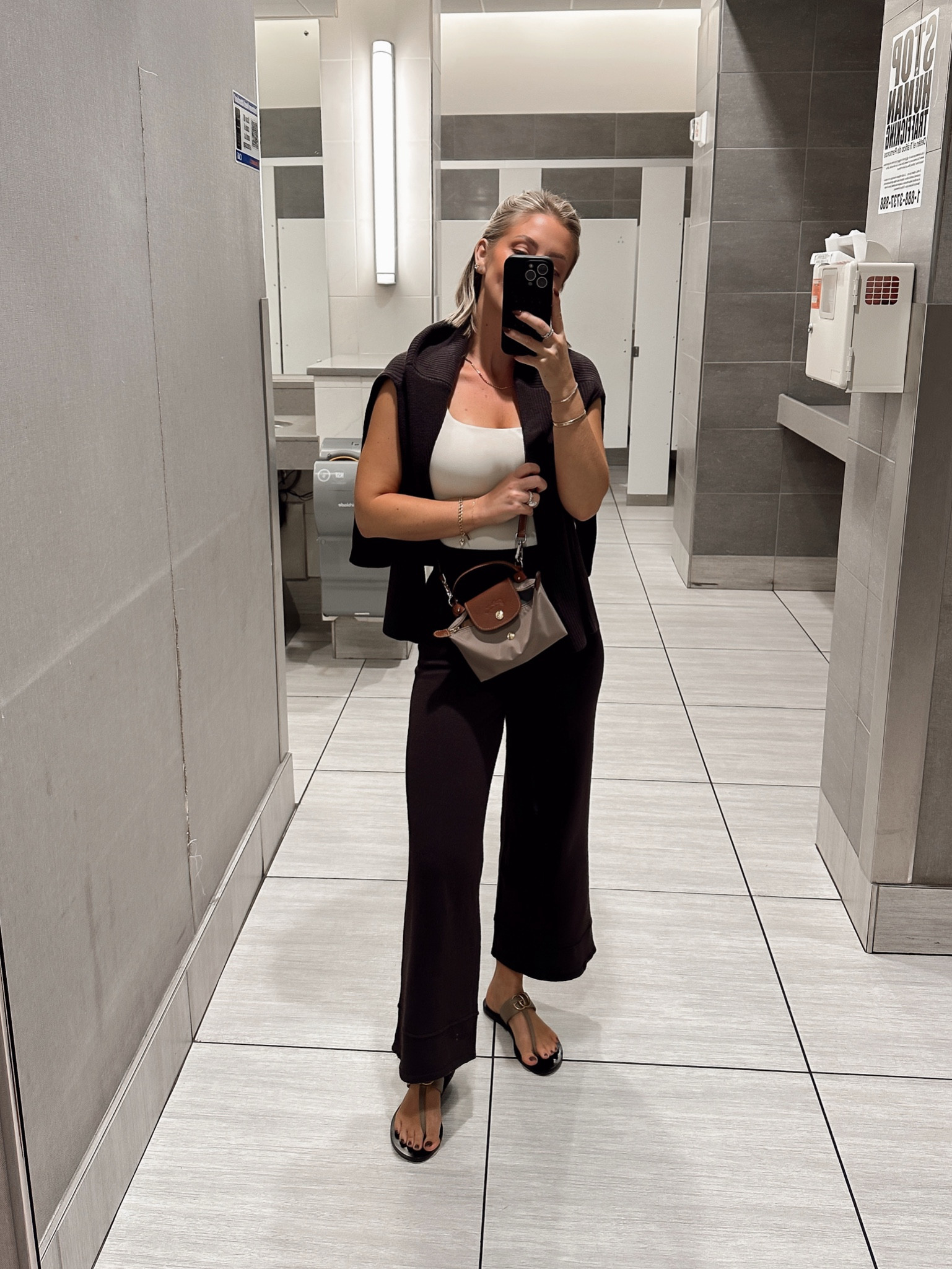 Size Small Amazon sweater / XS pants 🤎

#LTKHoliday #LTKTravel #LTKStyleTip