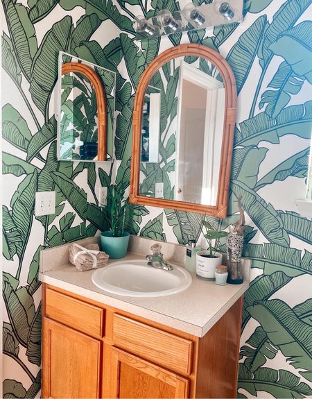 Banana leaf wallpaper bathroom ideas 💡 