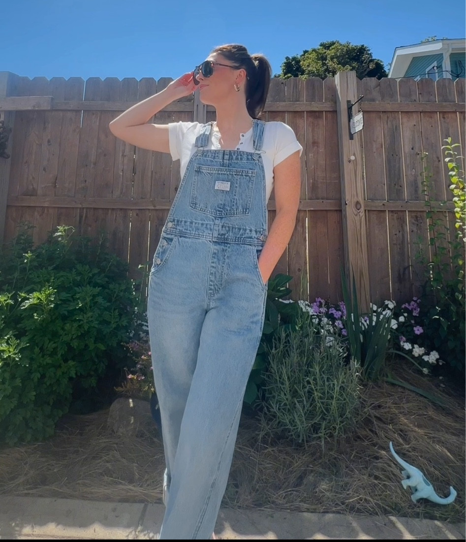 Levi’s overalls 

#LTKStyleTip