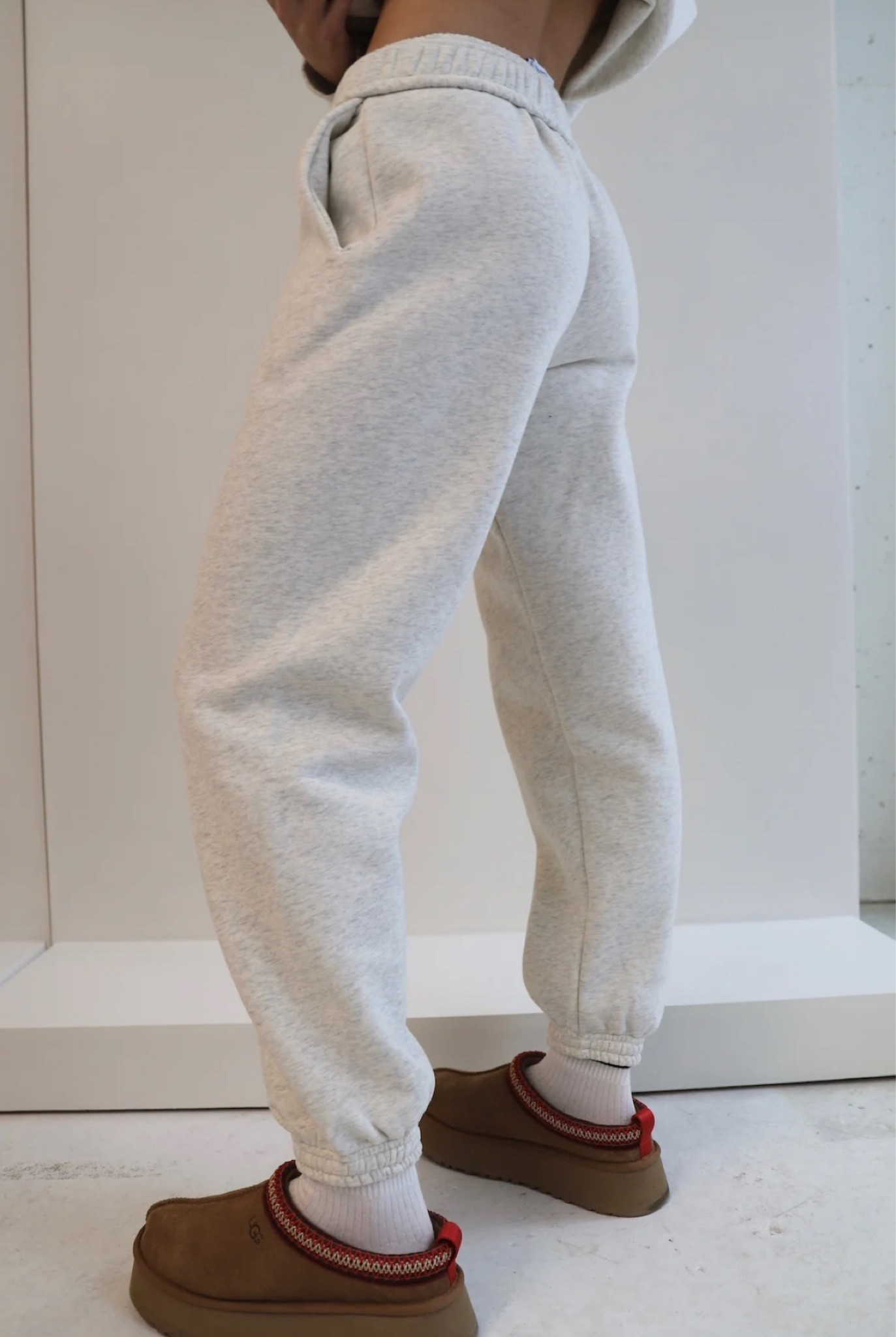 Katie Waltman Après Ski Oatmeal Sweatpants 

#LTKSeasonal #LTKGiftGuide #LTKHoliday