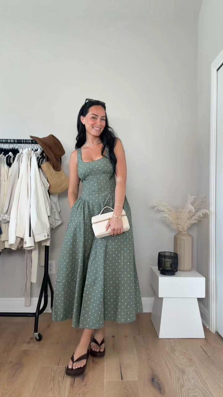 The perfect summer dress 💚 I will have all the details linked on my LTK.

My sizing 5’7, 145lbs, 32dd
I’m wearing size smalls 

@abercrombie