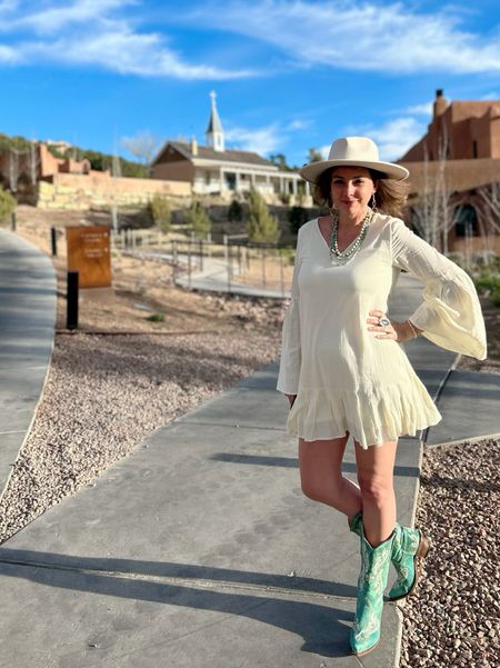 Broke out the turquoise boots for a artsy time in #santafe #newmexico  photo taken at Bishop’s Lodge  

#LTKunder100 #LTKtravel