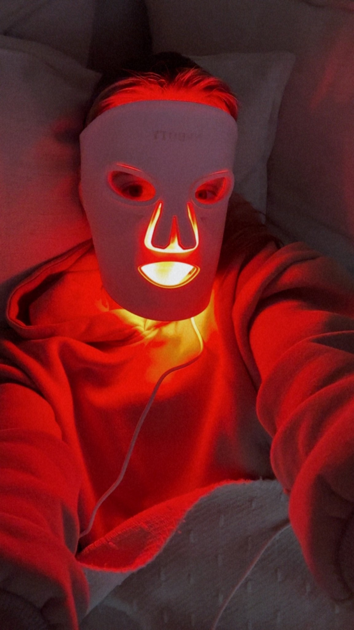 Red light therapy boost collagen, reduces puffiness, minimizes wrinkles and acne, and leaves for firmer, smoother, more radiant skin 🫶🏽

#LTKBeauty #LTKgrwm #LTKdayinmylife