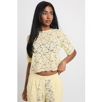 Lace Scallop Edge Boxy Top, lemon | PrettyLittleThing US
