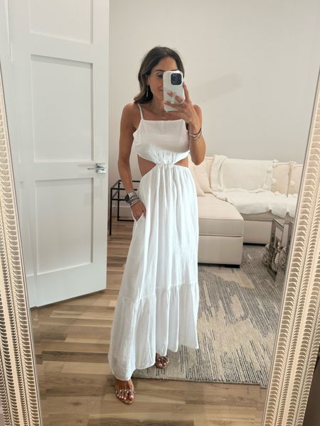 White maxi cutout dress size xxs petite 

#LTKfindsunder50 #LTKSeasonal #LTKfindsunder100