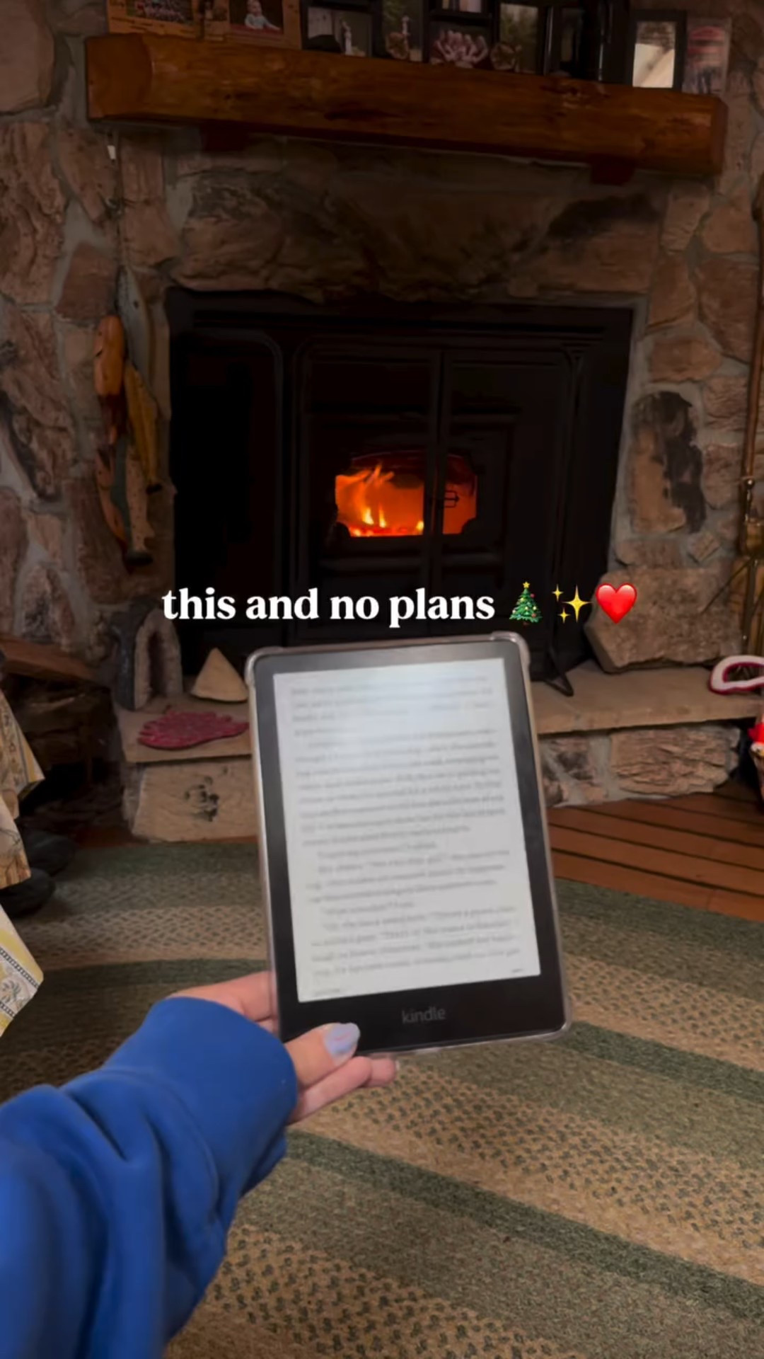 when someone ask me what my perfect day is 🎄✨ #kindlepaperwhite #booklover #perfectdays #tistheseason